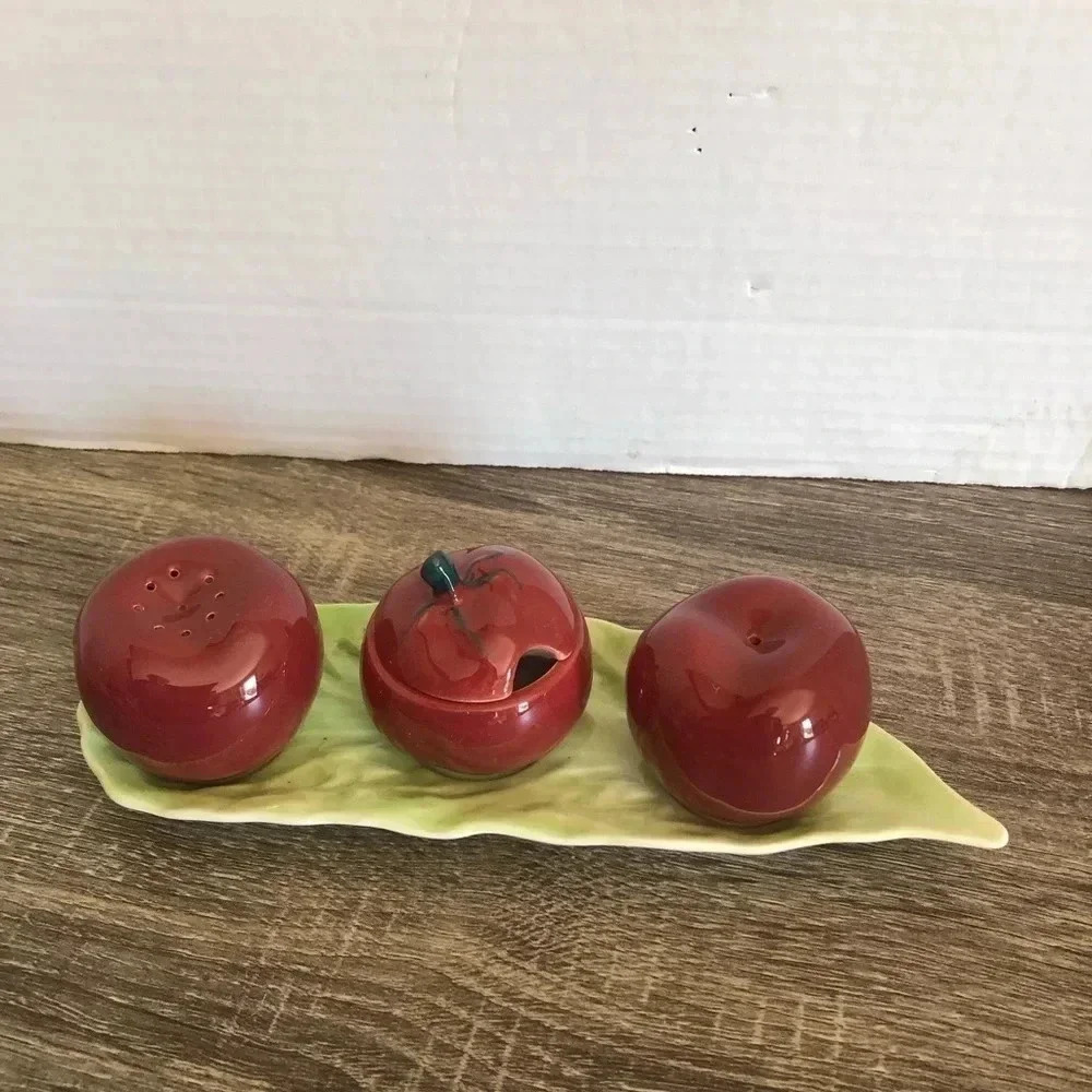 Vintage Carltonware S&P Set